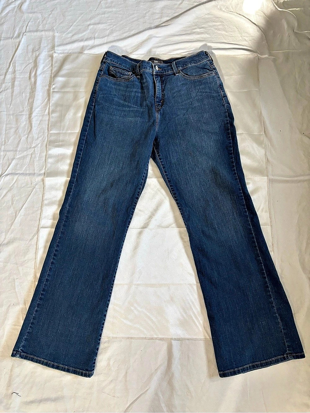 Levi's 512 Perfectly Slimming Bootcut Jeans in Blue woman’s size 16